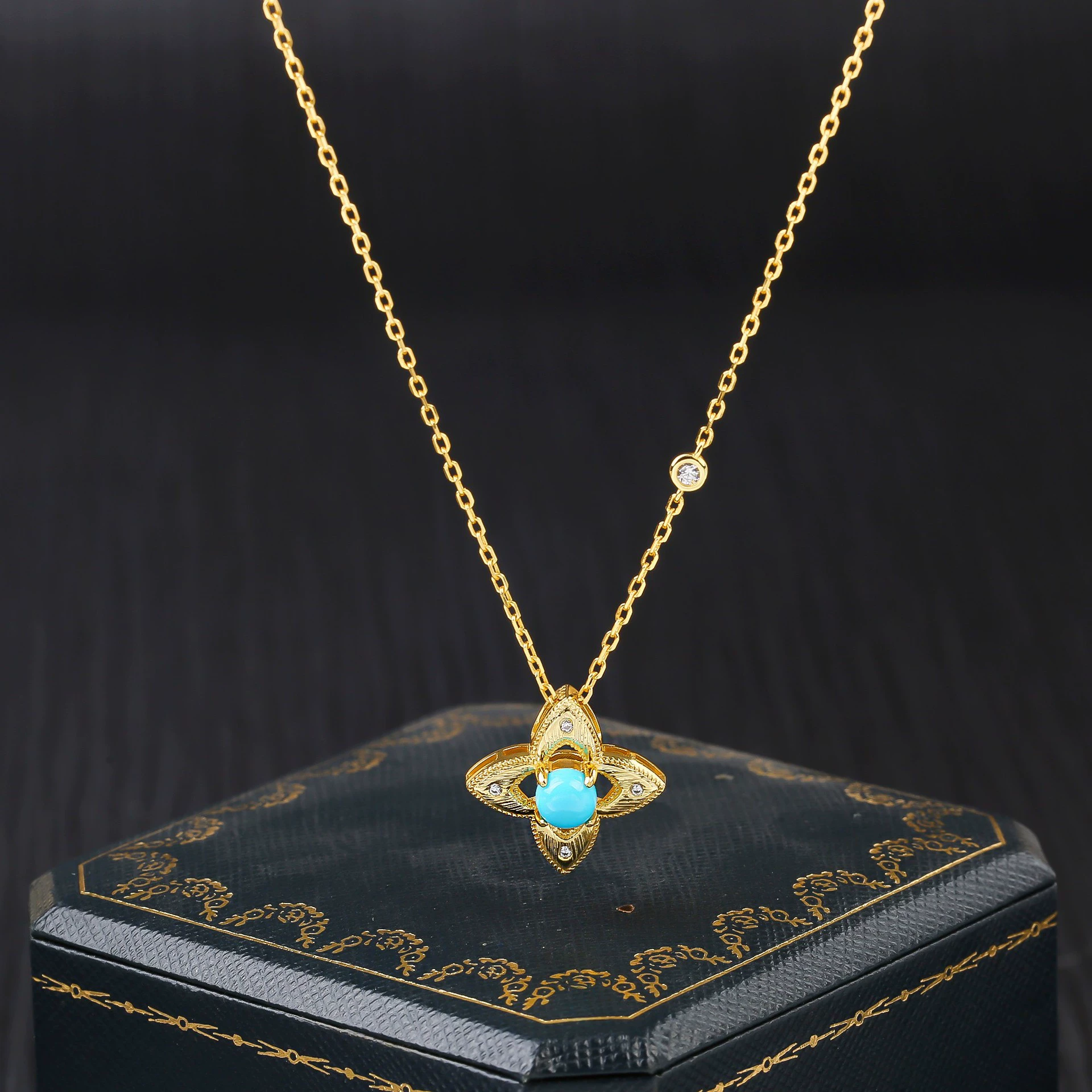 Parisian Rhythm Turquoise Brushed Pendant - Veilgem