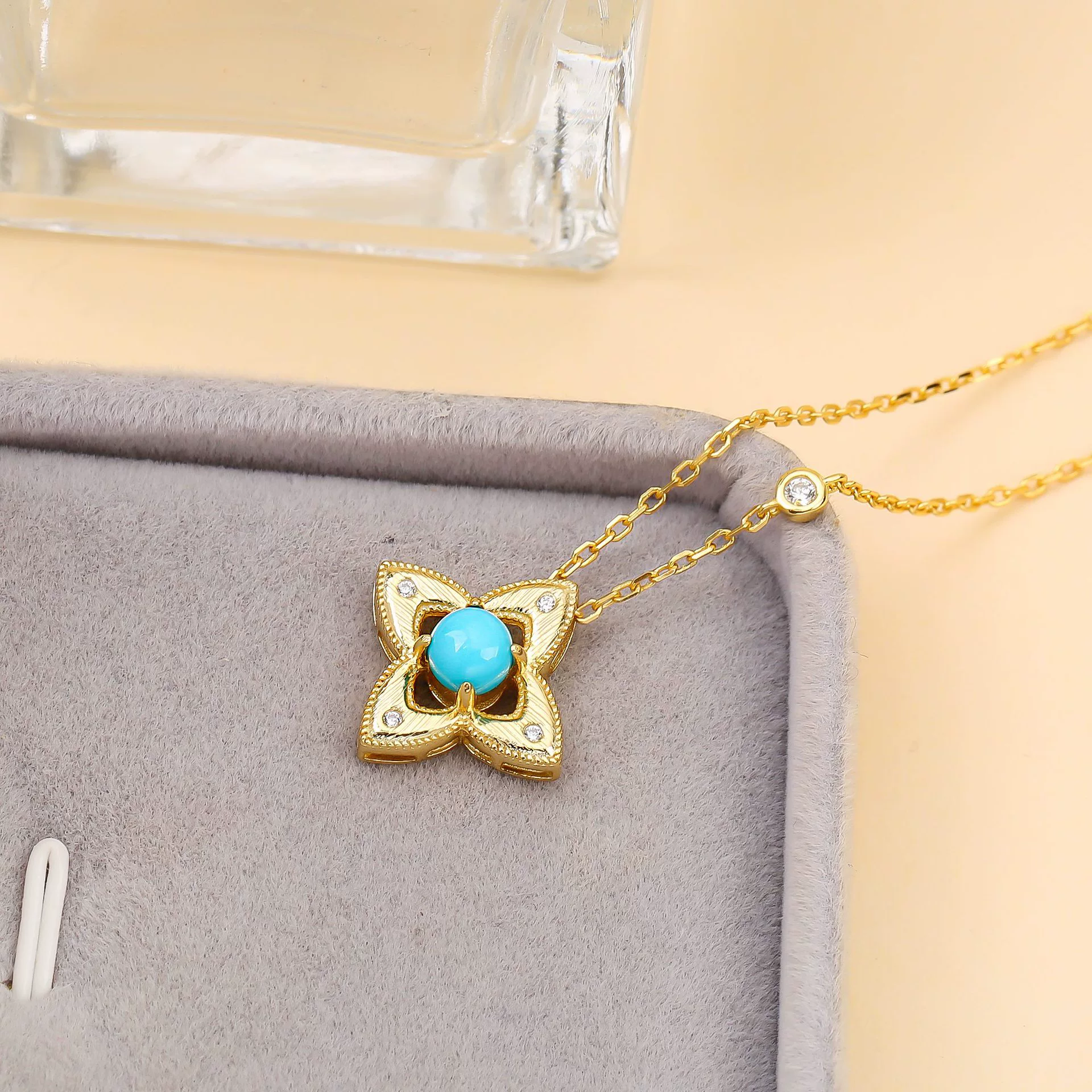 Parisian Rhythm Turquoise Brushed Pendant - Veilgem