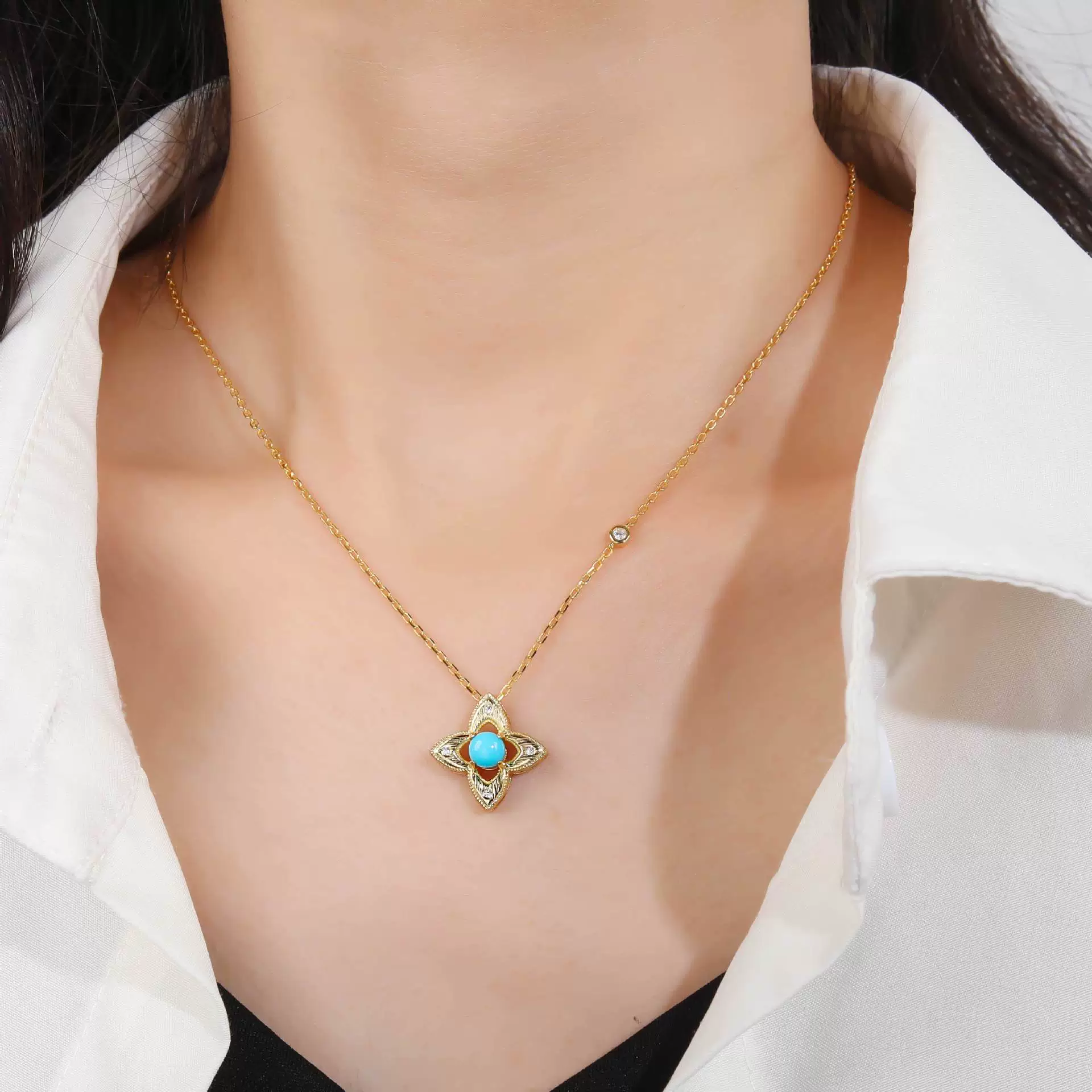 Parisian Rhythm Turquoise Brushed Pendant - Veilgem