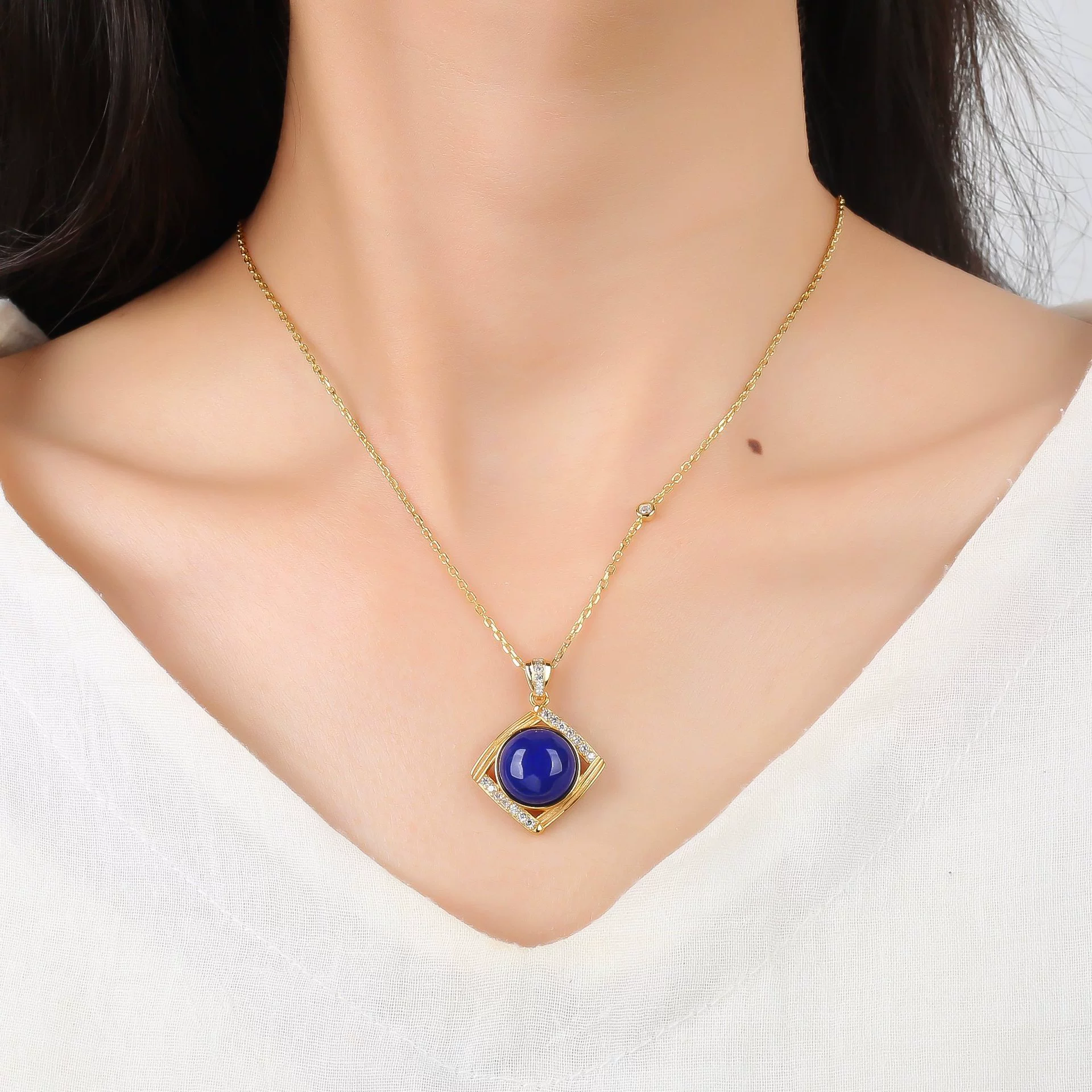 Midnight Crown Lapis Lazuli Pendant - Veilgem