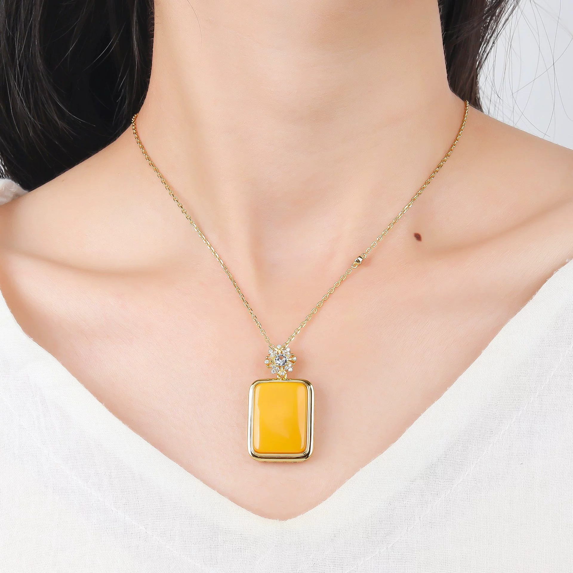 Amber Whisper Openwork Pendant - Vintage Tranquil Pendant - Veilgem