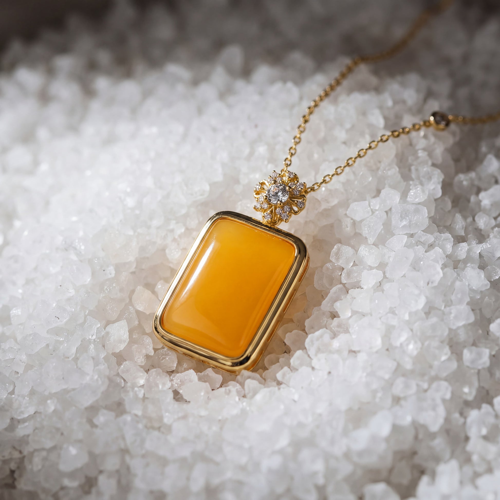 Amber Whisper Openwork Pendant - Vintage Tranquil Pendant - Veilgem