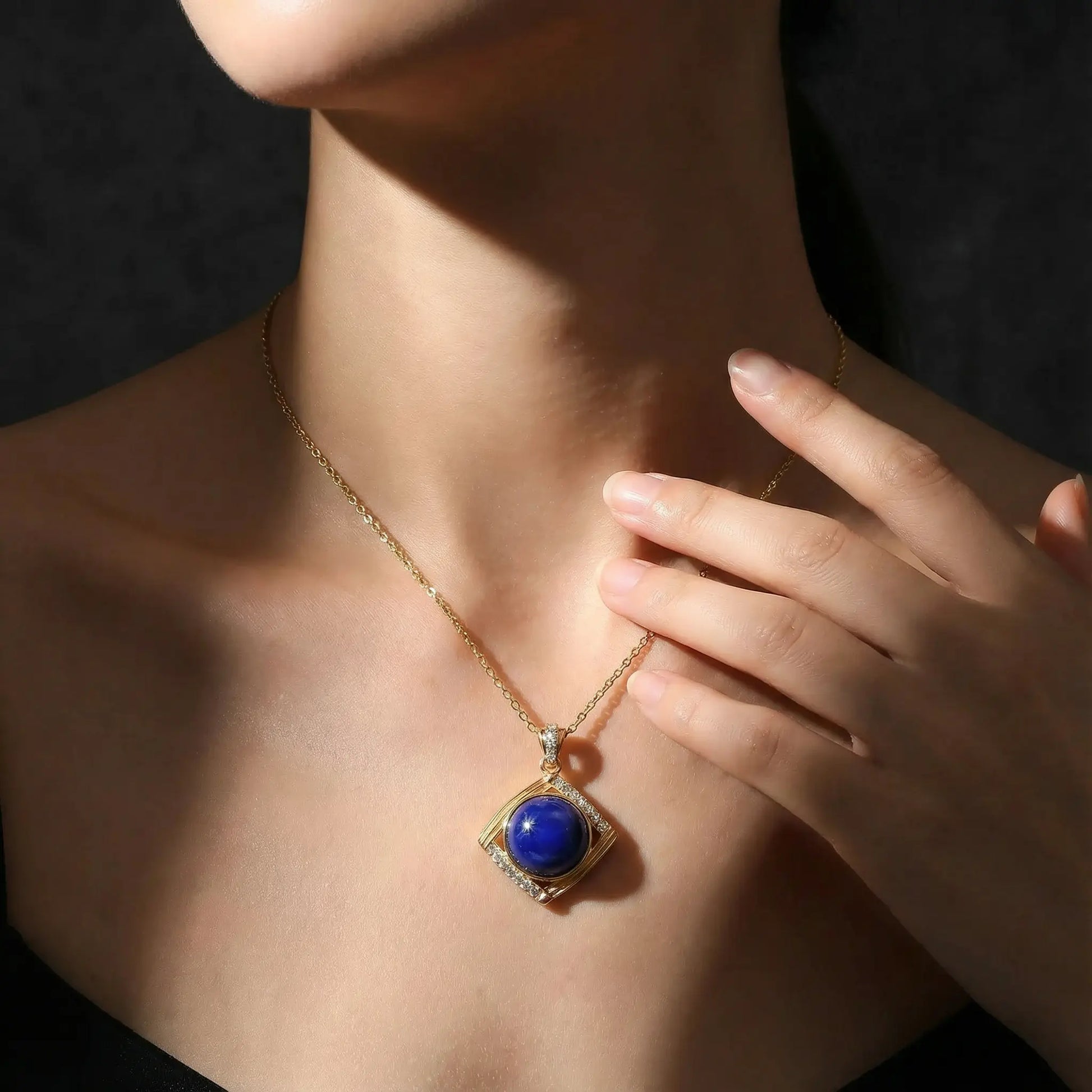 Midnight Crown Lapis Lazuli Pendant - Veilgem