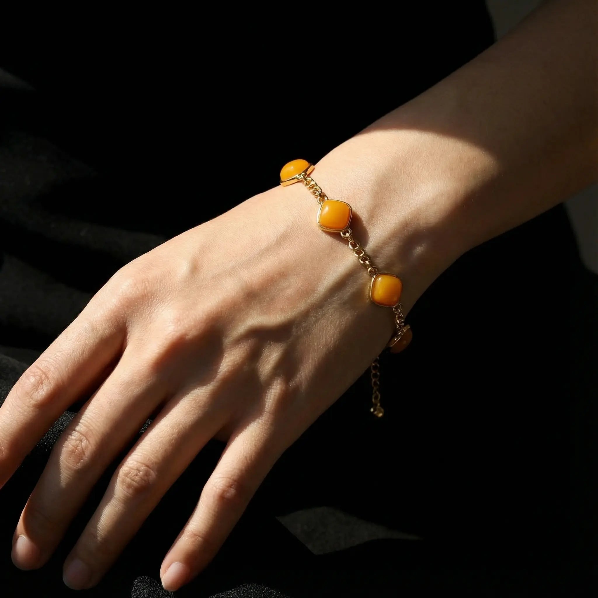 Amber Cast Light Cuban Chain Bracelet