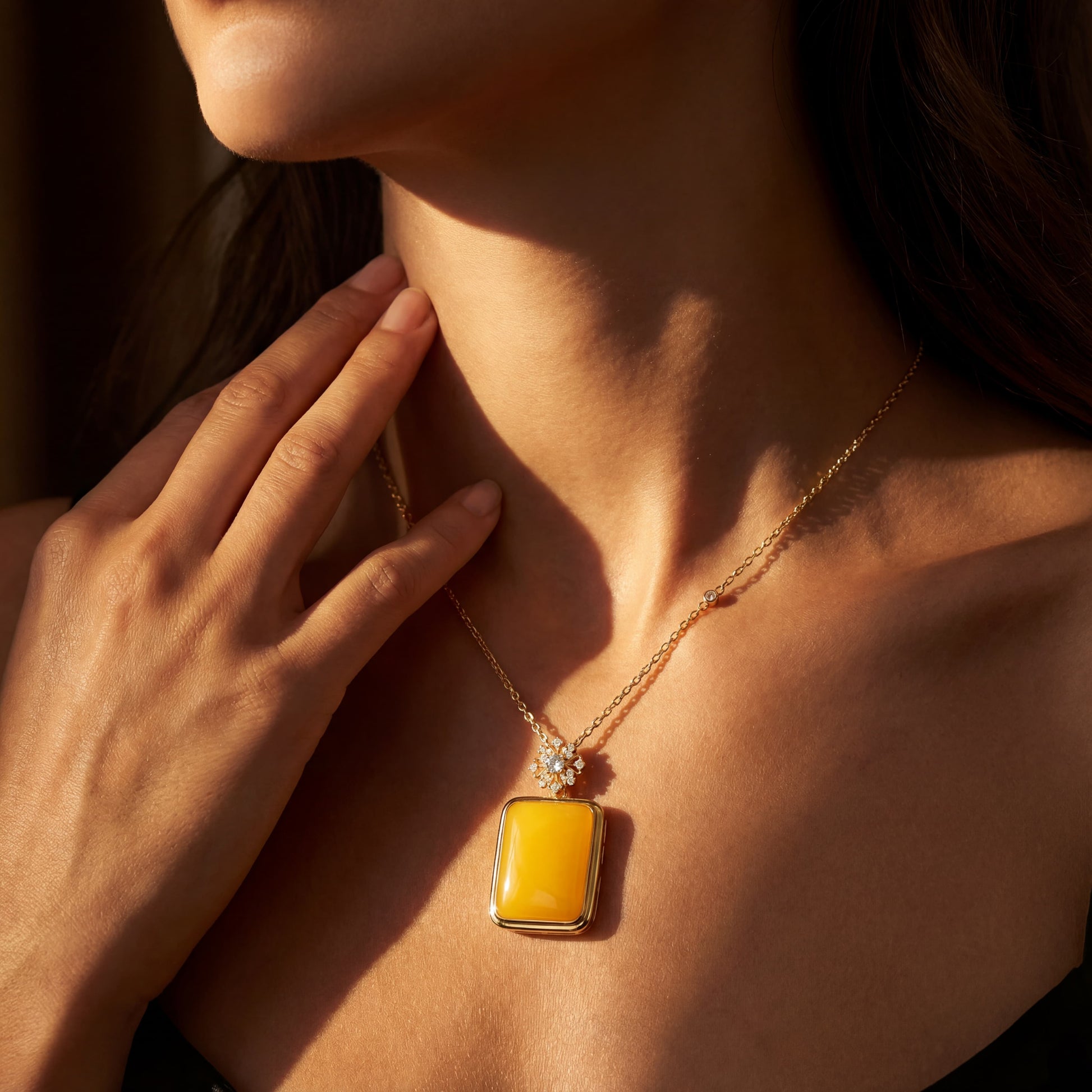 Amber Whisper Openwork Pendant - Vintage Tranquil Pendant - Veilgem